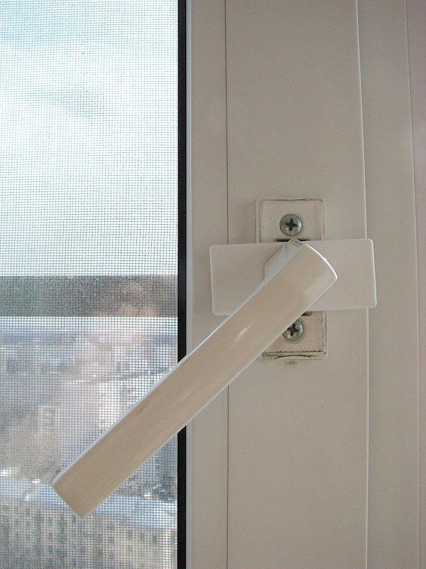 Ручка на пластиковую дверь балкона