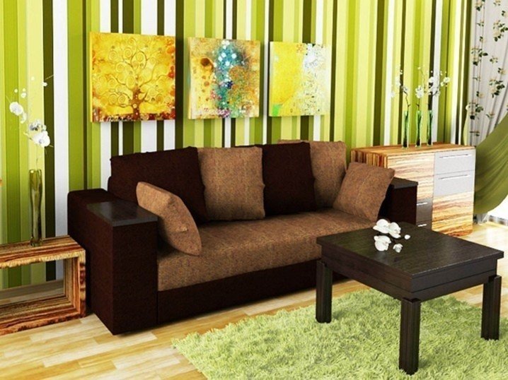 Маленький коричневый диван