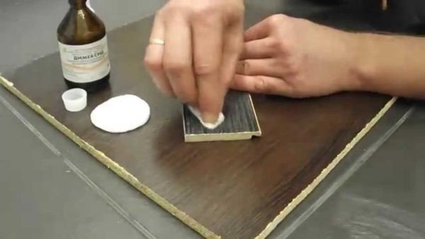 Очистить супер клей с деревянной поверхности