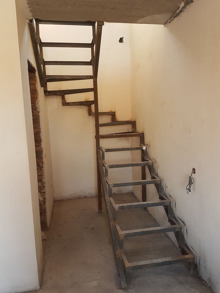 Лестница из швеллера на второй этаж своими руками