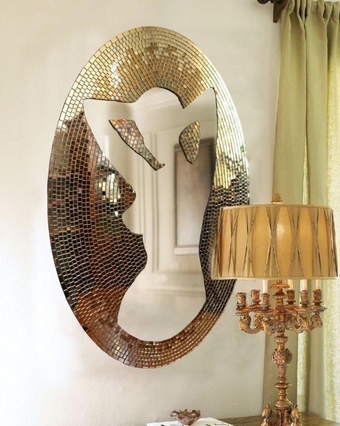 Круглое зеркало с мозаикой