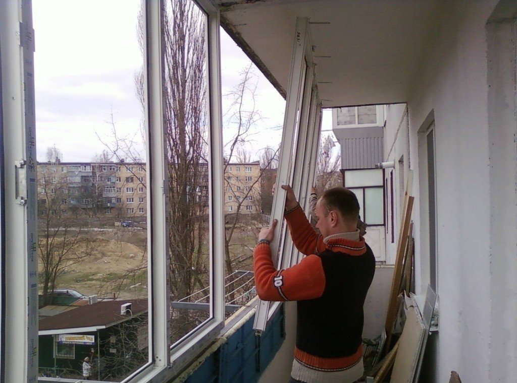 Остекление балкона пластиковыми окнами