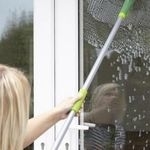 Инструкция: как правильно мыть окна магнитной щеткой