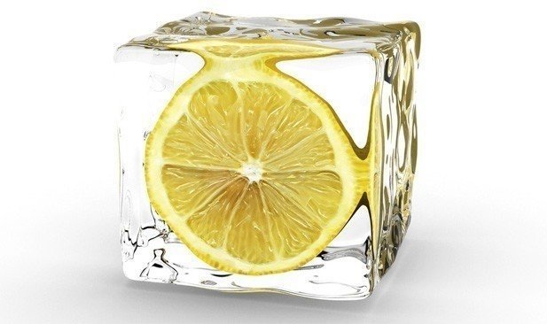 Кубики льда с лимоном