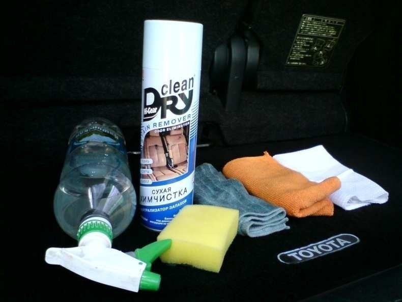Средство для чистки потолка в машине
