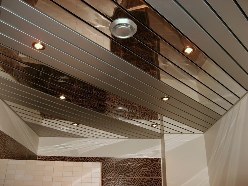 Монтаж реечного потолка в ванной