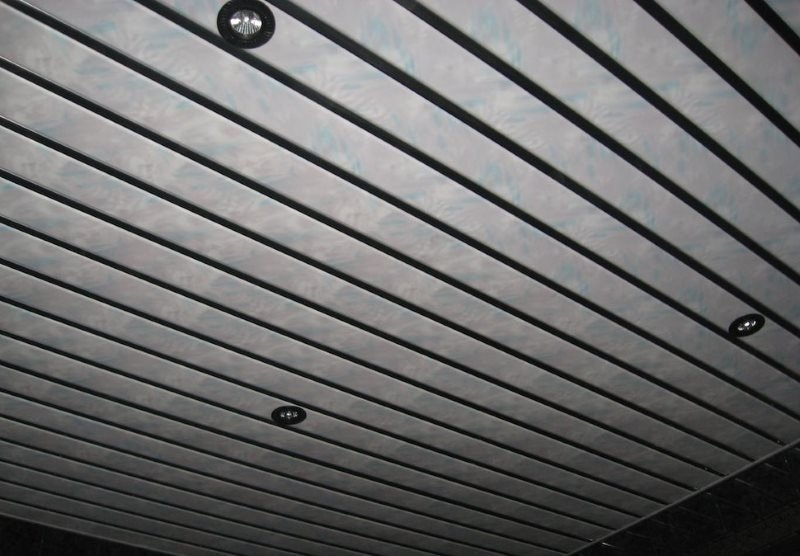 Потолок реечный алюминиевый албес