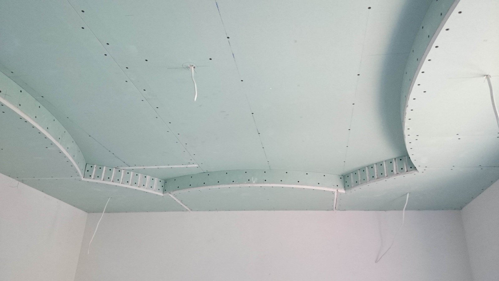 Многоуровневые потолки из гипсокартона