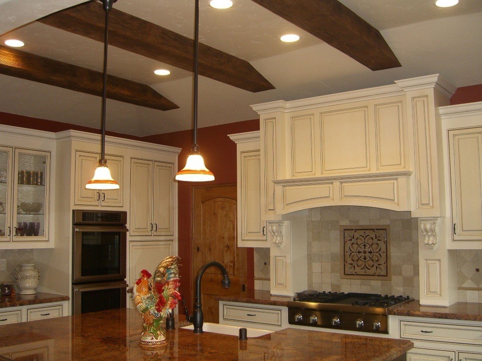 Декоративный потолок на кухне