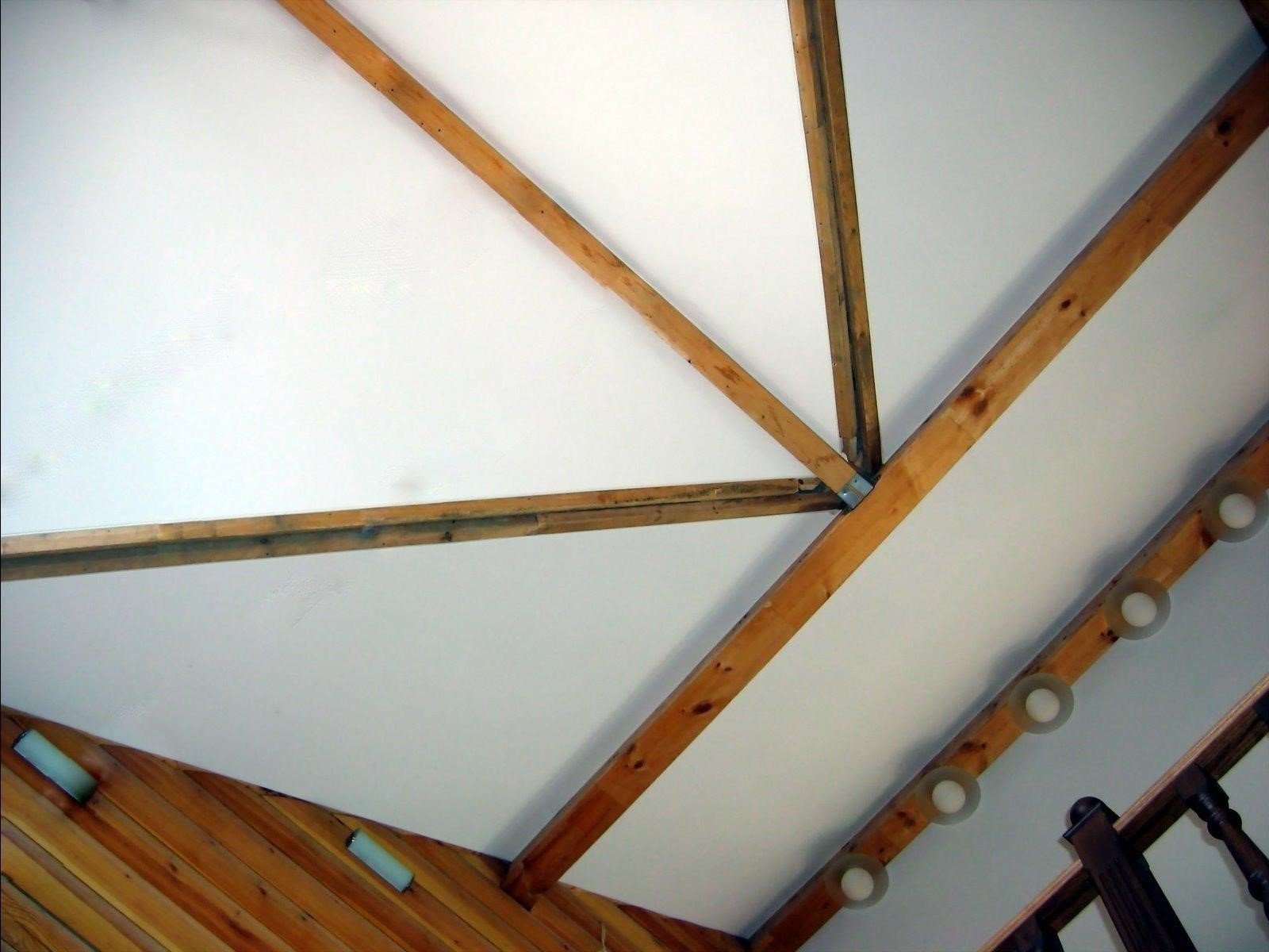 Обрешетка в деревянном доме под натяжной потолок