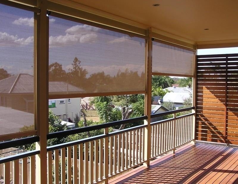 Солнцезащитная шторка на балкон