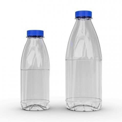 Пластиковая бутылка молока