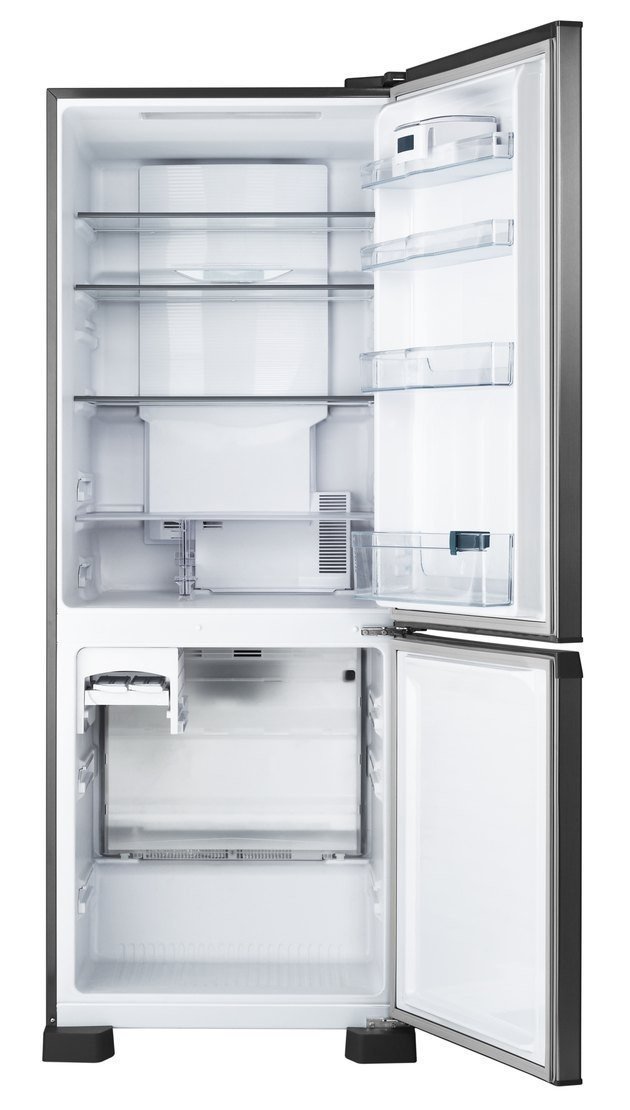 Холодильник открытый пустой