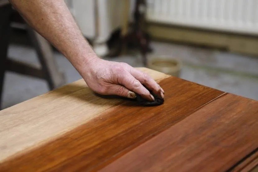 Покрытие лаком деревянных изделий