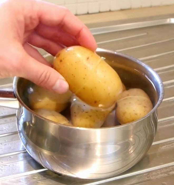 Чистка вареной картошки