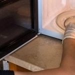 7 быстрых и эффективных способов отмыть микроволновку в домашних условиях
