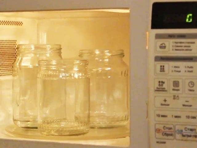 Стерилизация стеклянных банок для варенья в микроволновке