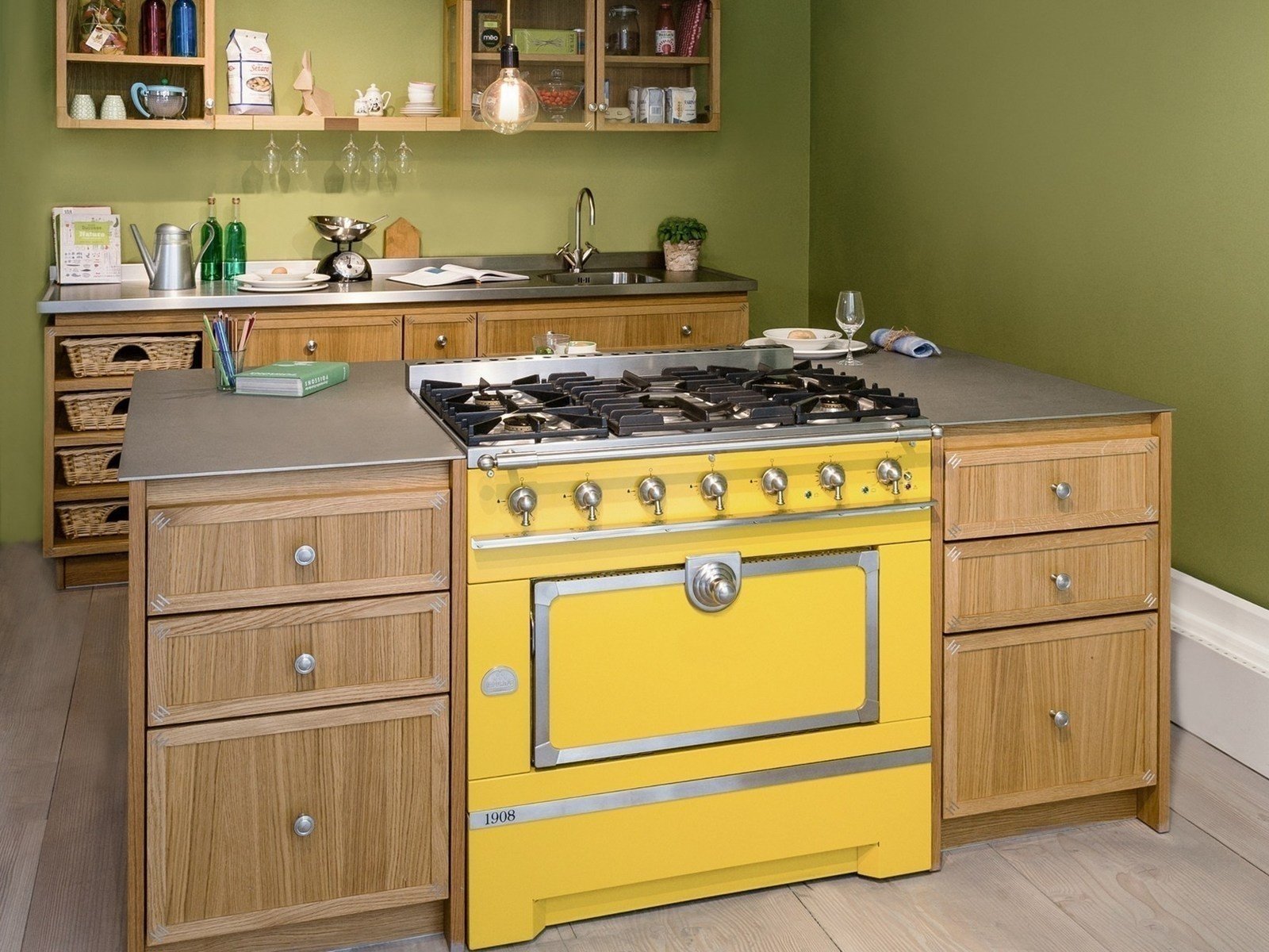 Кухня желтого цвета в ретро стиле