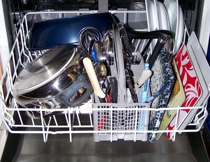 Загрузка посуды в посудомоечную машину беко