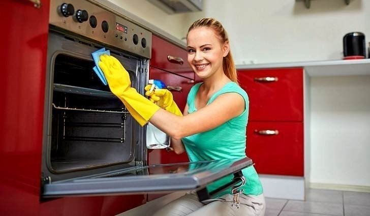 Трудности уборки духовки