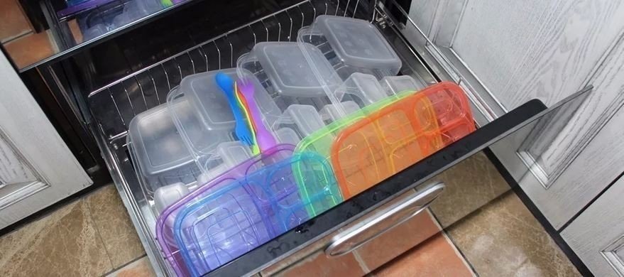 Мытьё пластиковых контейнеров в посудомойке
