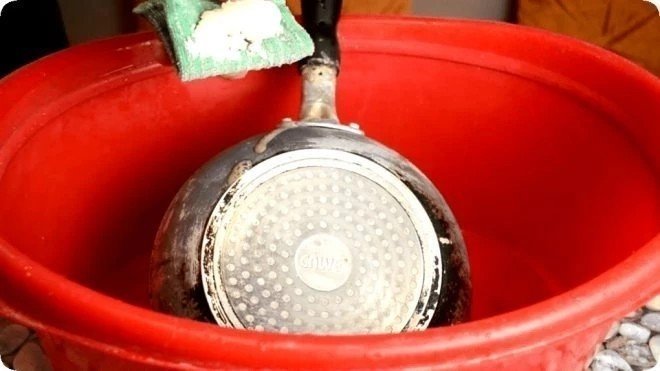 Отмывание сковороды от нагара чудо средство пена для мытья
