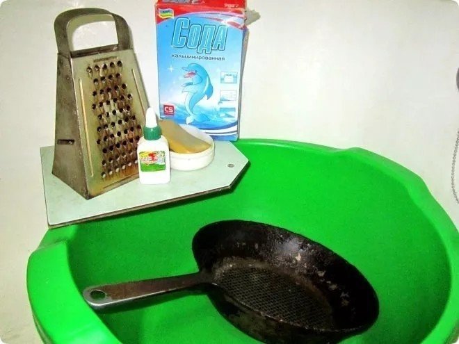 Силикатный клей для чистки сковородок