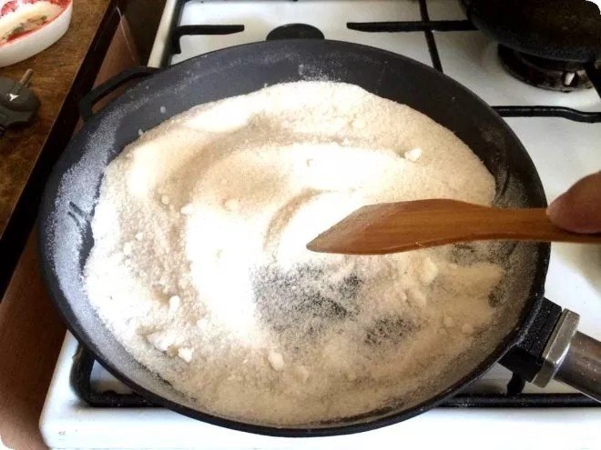 Снятие порчи солью на сковороде