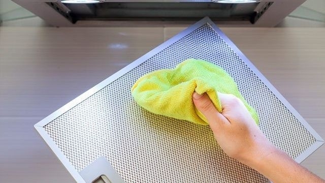 Чистота на кухне: эффективные способы, которые помогут очистить решетку вытяжки