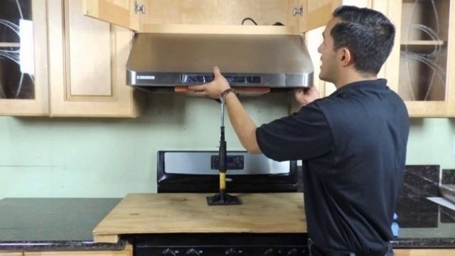 Как шумит кухонная вытяжка, и можно ли снизить уровень шума?