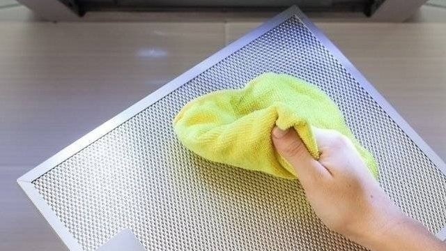 Cпособ очистки вентиляционной решетки от жира
