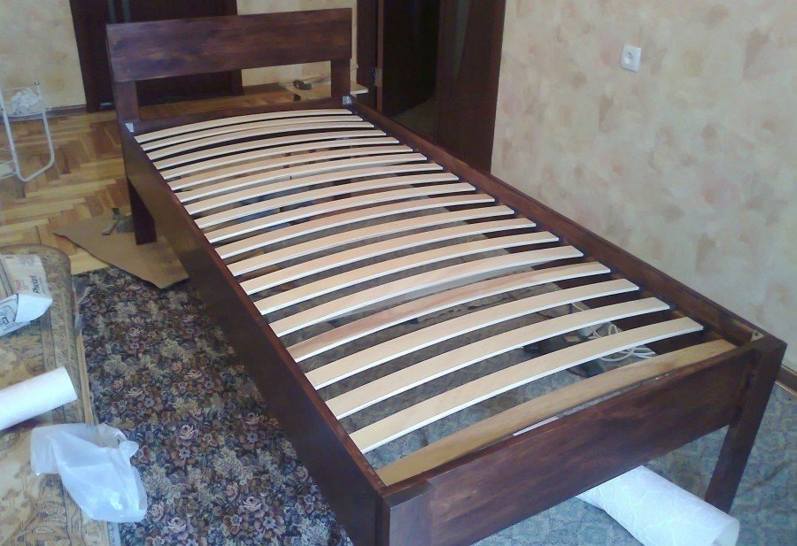 Кровать односпальная из фанеры