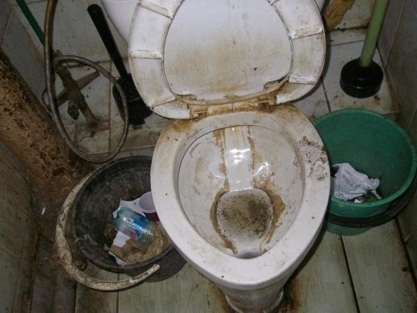 Туалет грязный