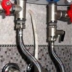 Течёт клапан водонагревателя: причины, признаки и способы устранения протекания