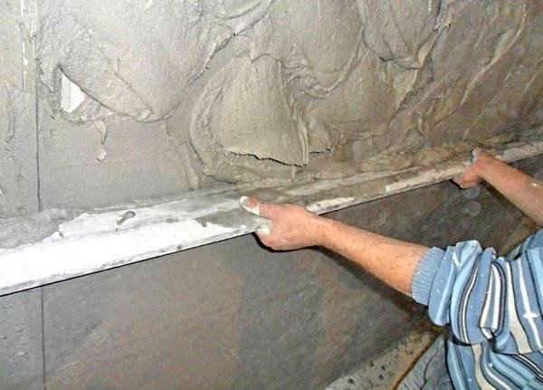 Штукатурка цементно-песчаная на стене
