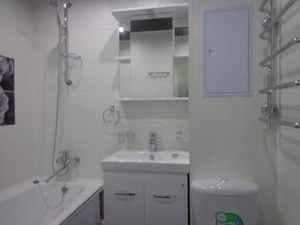 Белая ванная комната в хрущевке