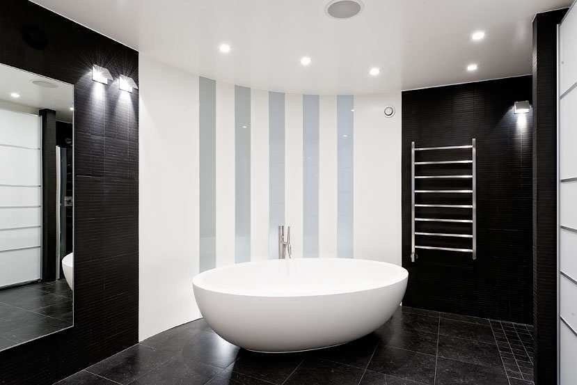 Дизайн ванной комнаты в черно белых тонах