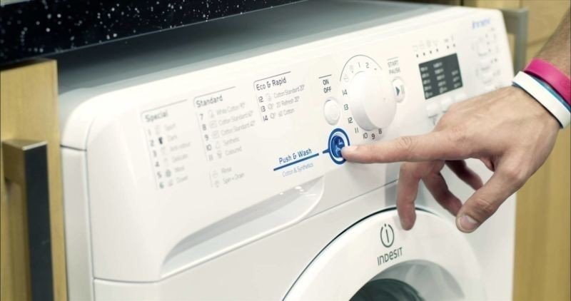 Индезит стиральная машина в прачечной