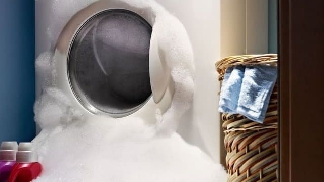 В стиральной машинке после стирки или полоскания остается пена